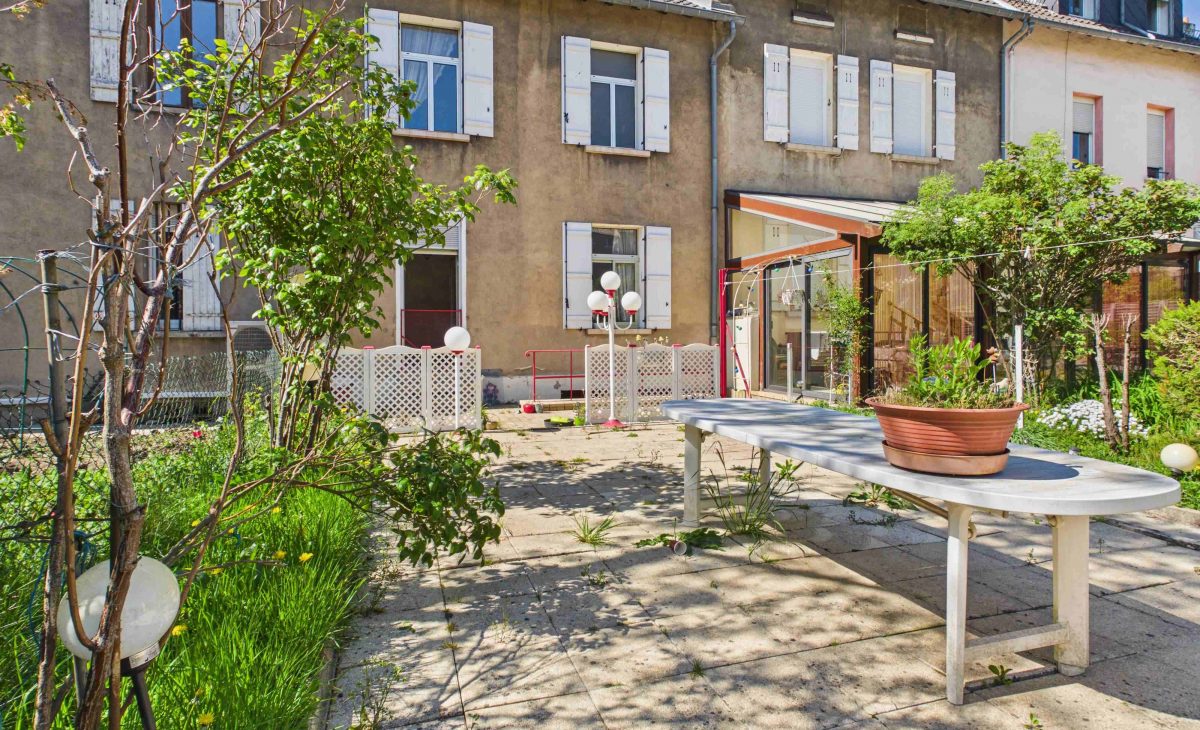 CAM05393G0-PR0038-STILL013 W